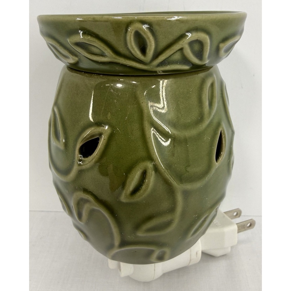 Scentsy Wax Warmer Green Ivy Ceramic Plug In Scented Wax Melt Nightlight EUC‎